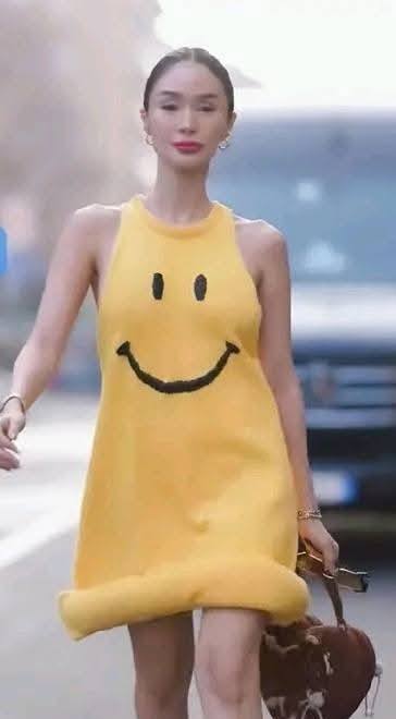 Smiley Dress Heart Evangelista